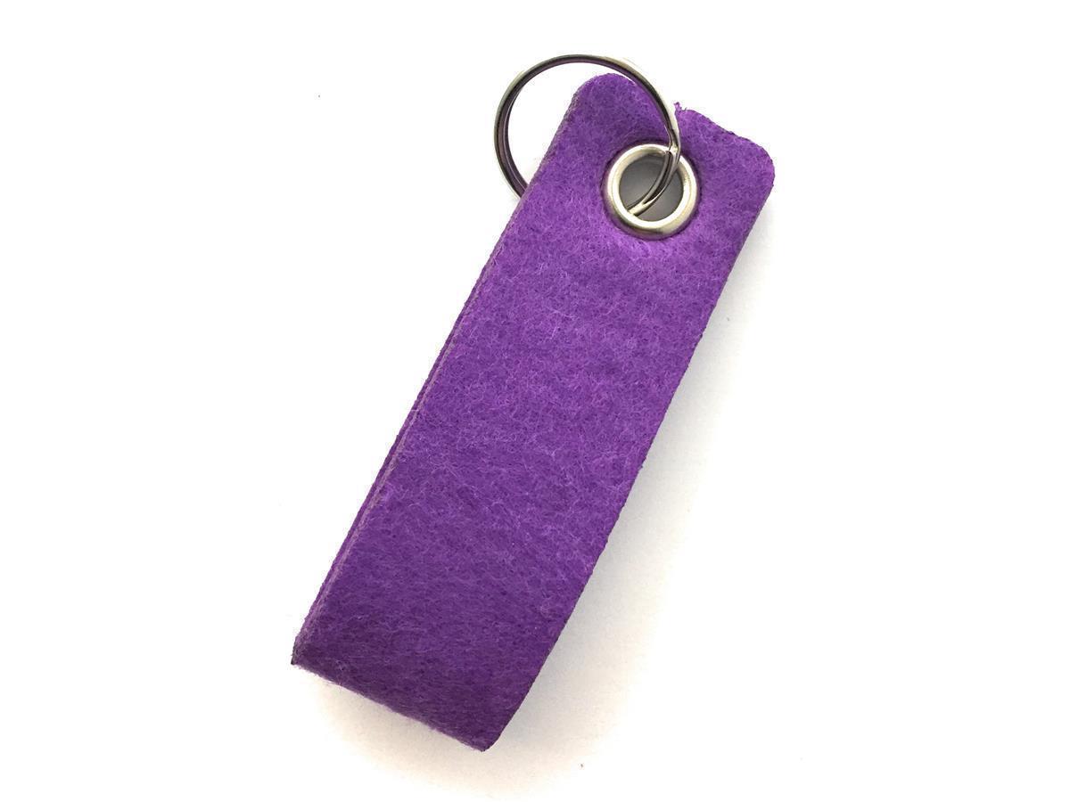 Schlaufe mini - Filz-Schlüsselanhänger - Farbe: lila / flieder - optional mit Gravur / Aufdruck Schlaufe mini - Filz-Schlüsselanhänger - Farbe: lila / flieder - Siebdruck 4-fbg