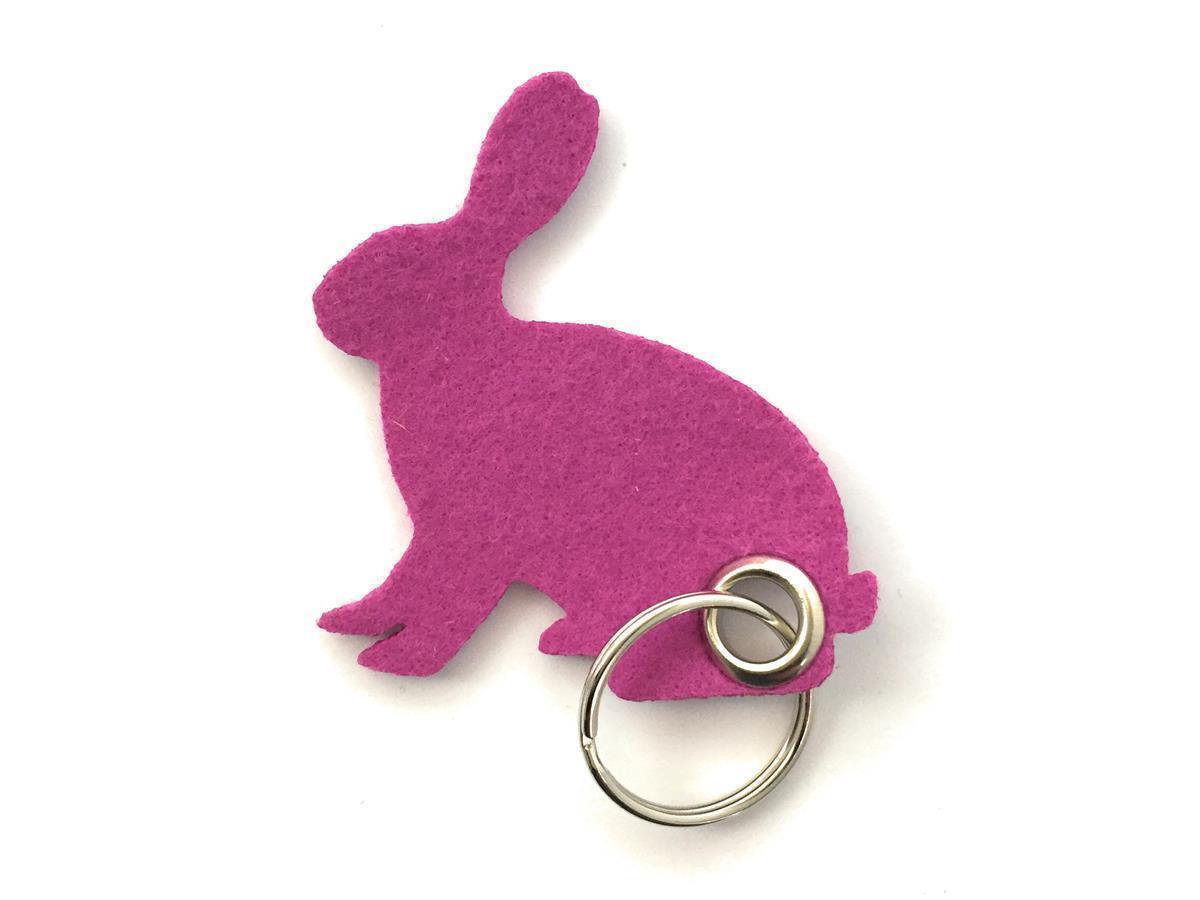 Hase sitzend - Schlüsselanhänger Filz in magenta - Druck / Gravur Hase sitzend - Schlüsselanhänger Filz in magenta mit Druck 4-fbg