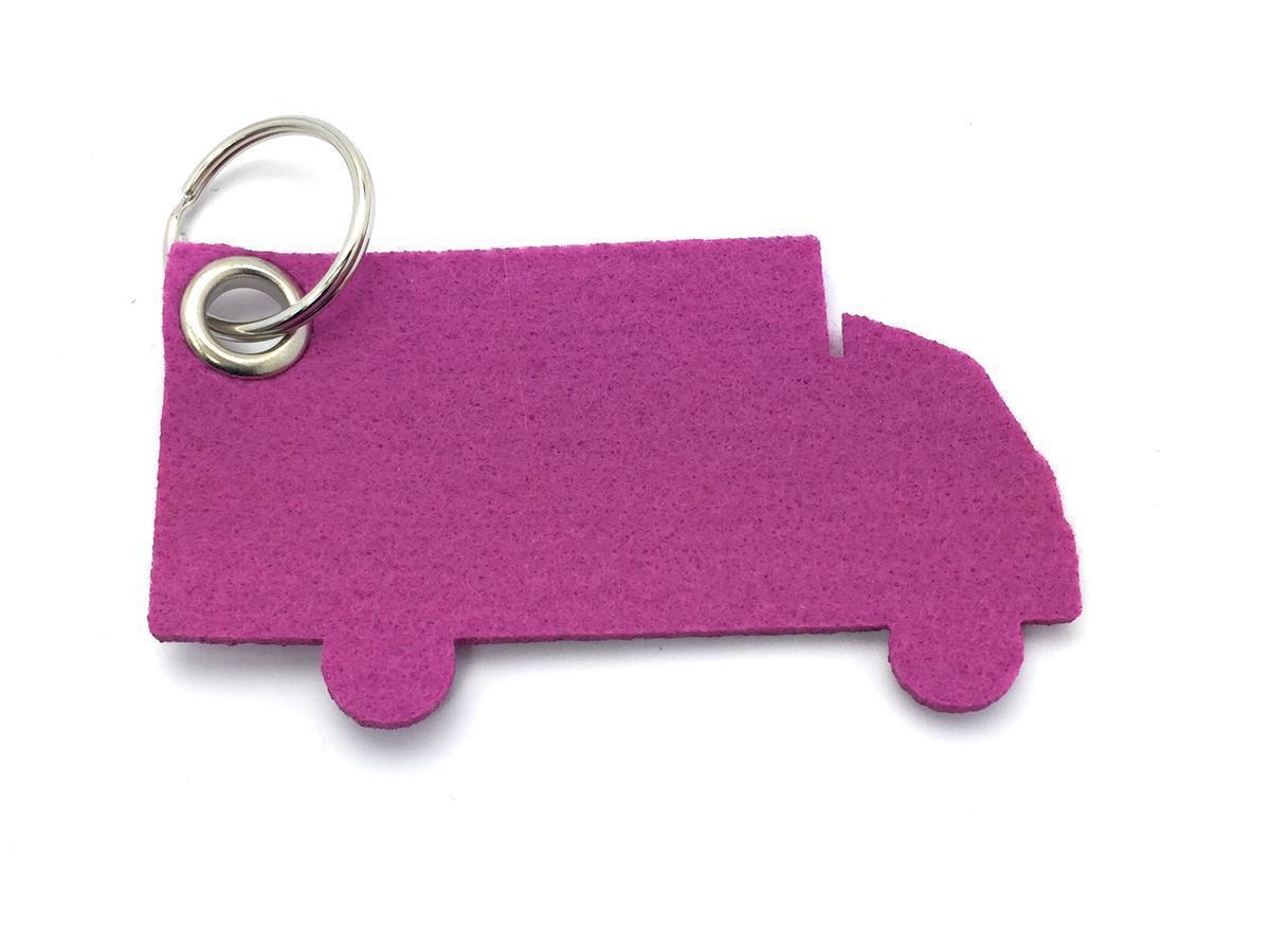 LKW - Schlüsselanhänger Filz in magenta - Druck / Gravur LKW - Schlüsselanhänger Filz in magenta mit Druck 4-fbg
