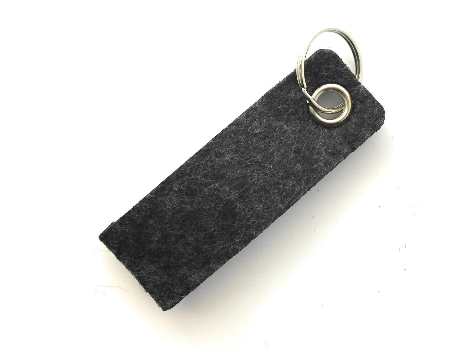 Schlaufe mini - Filz-Schlüsselanhänger - Farbe: schwarz meliert - optional mit Gravur / Aufdruck Schlaufe mini - Filz-Schlüsselanhänger - Farbe: schwarz meliert - Siebdruck 4-fbg