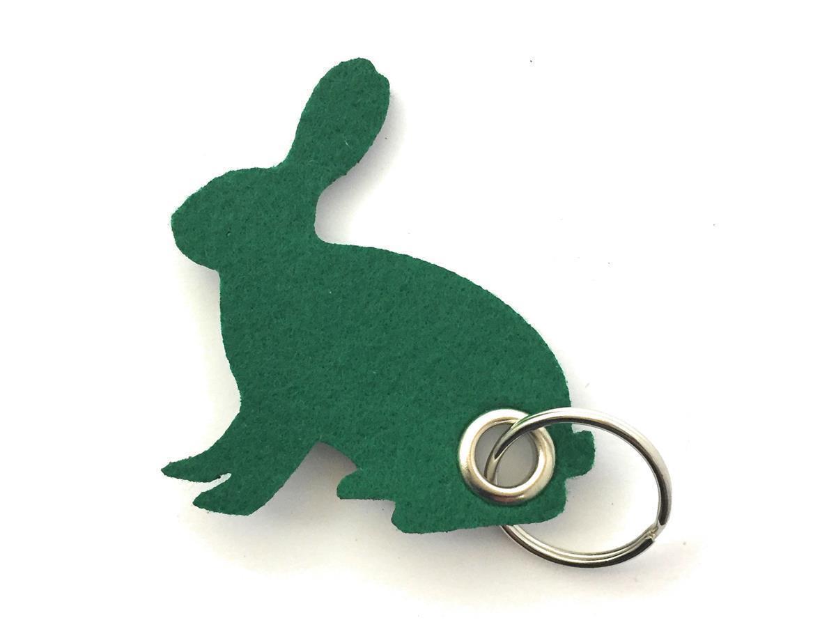 Hase sitzend - Schlüsselanhänger Filz in waldgrün - Druck / Gravur Hase sitzend - Schlüsselanhänger Filz in waldgrün mit Druck 4-fbg