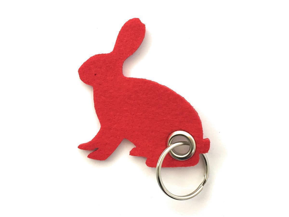 Hase sitzend - Schlüsselanhänger Filz in rot - Druck / Gravur Hase sitzend - Schlüsselanhänger Filz in rot mit Druck 4-fbg