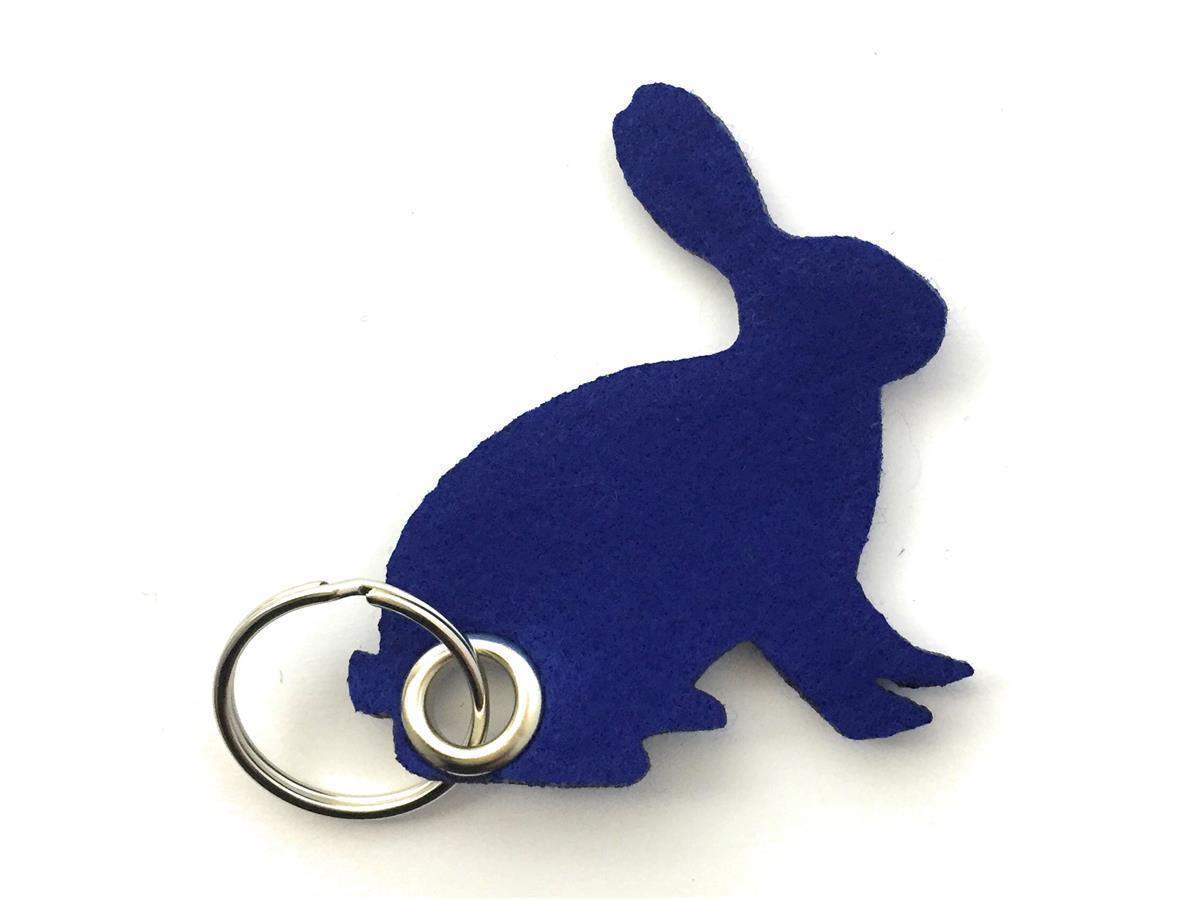Hase sitzend - Schlüsselanhänger Filz in royalblau mit Druck 4-fbg