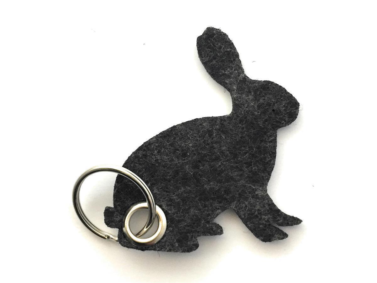 Hase sitzend - Schlüsselanhänger Filz schwarz meliert - Druck / Gravur Hase sitzend - Schlüsselanhänger Filz schwarz meliert -Druck 4-fbg