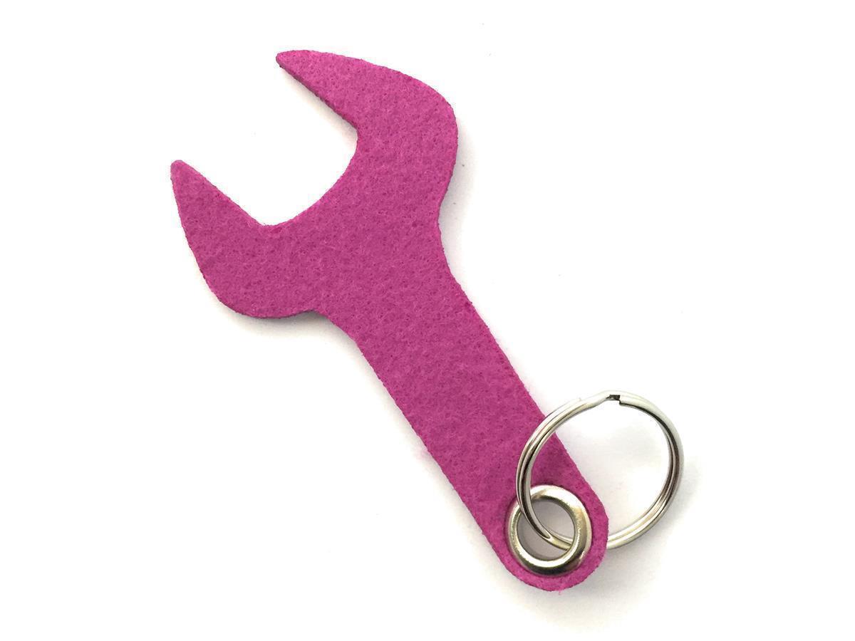 Schraubenschlüssel - Schlüsselanhänger Filz in magenta mit Druck 4-fbg