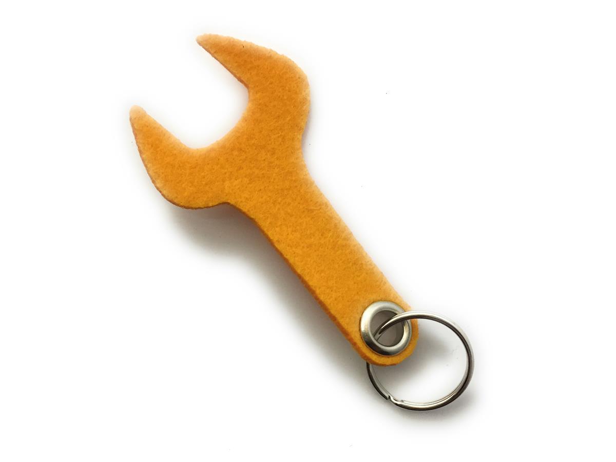 Schraubenschlüssel - Schlüsselanhänger Filz in gelb - Druck / Gravur Schraubenschlüssel - Schlüsselanhänger Filz in gelb mit Druck 4-fbg