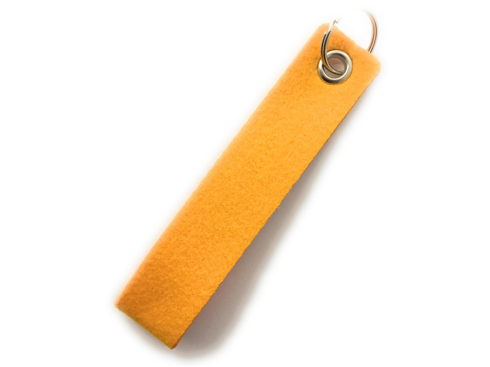 Schlaufe maxi - Filz-Schlüsselanhänger - Farbe: gelb - optional mit Gravur / Aufdruck Schlaufe maxi - Filz-Schlüsselanhänger - Farbe: gelb - Siebdruck 4-fbg
