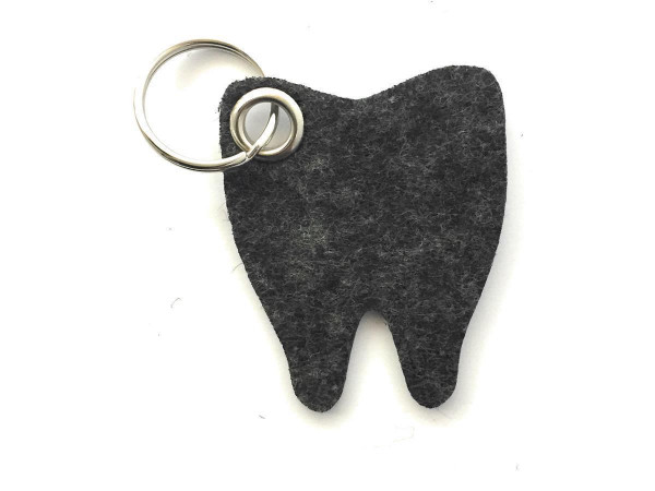 Backen - Zahn - Filz-Schlüsselanhänger - Farbe: schwarz meliert - optional mit Gravur / Aufdruck
