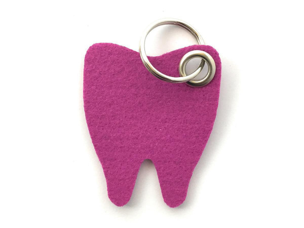 Backen - Zahn - Filz-Schlüsselanhänger - Farbe: magenta - optional mit Gravur / Aufdruck