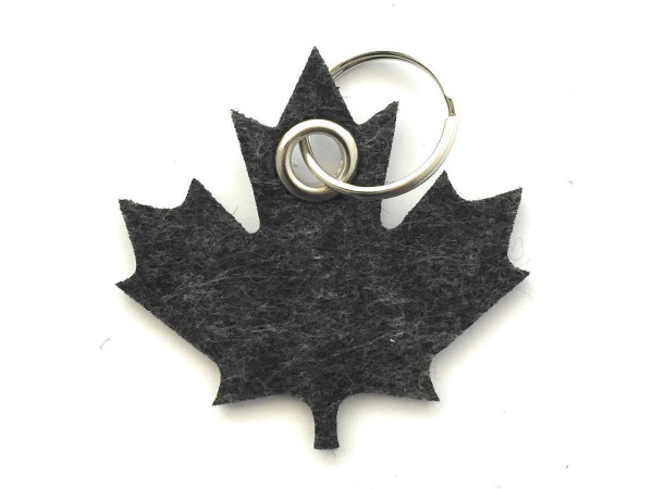 Ahorn-Blatt / Kanada - Filz-Schlüsselanhänger - Farbe: schwarz meliert - optional mit Gravur / Aufdr