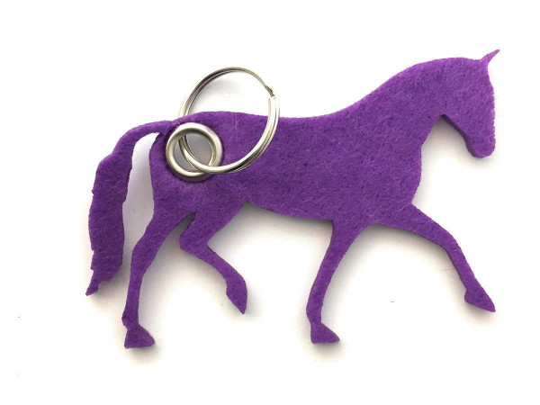 Pferd / Dressur / Reiten /laufend - Filz-Schlüsselanhänger - Farbe: lila / flieder - optional mit Gr