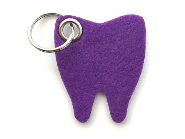 Backen - Zahn - Filz-Schlüsselanhänger - Farbe: lila / flieder - optional mit Gravur / Aufdruck